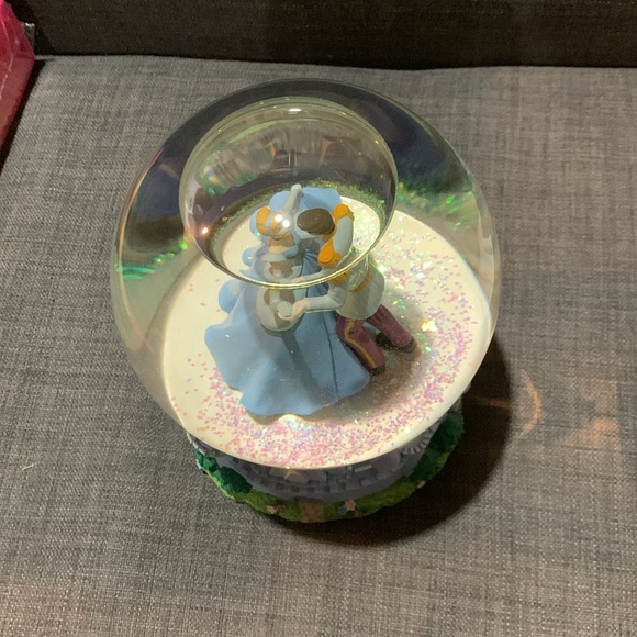 Disney Cinderella and Prince Charming Snow Globe - Picture 3 of 9